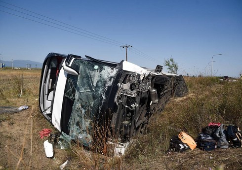 Yunanıstanda avtobusla minik avtomobili toqquşub, ölənlər var