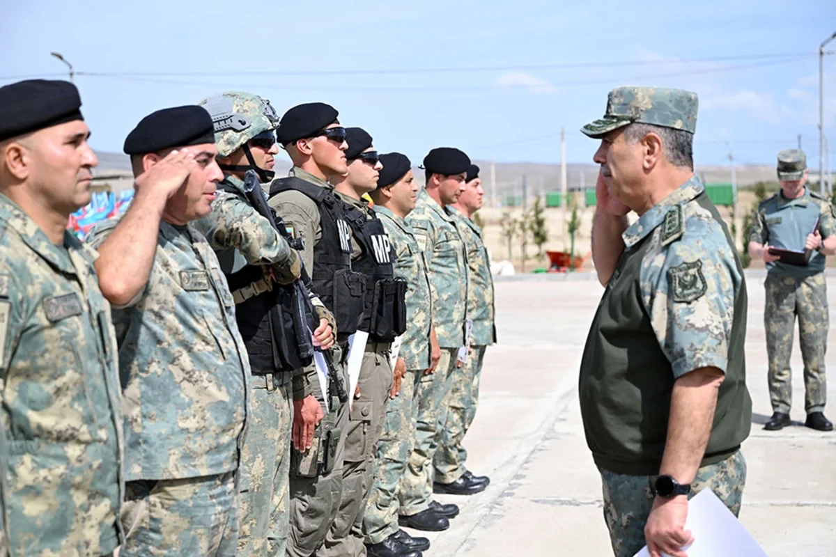 Zakir Həsənov hərbi polisin döyüş hazırlığını izləyib Zakir Həsənov hərbi polisin döyüş hazırlığını izləyib