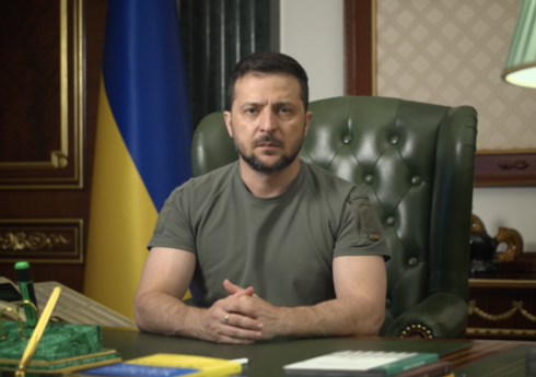 Zelenski dövlət qulluqçuları və deputatlara dincəliş üçün xaricə getməyi yasaqlayıb