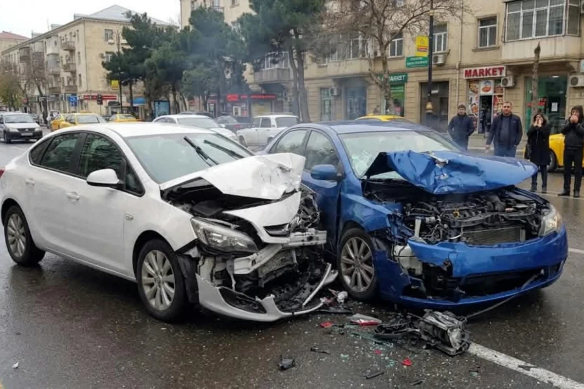 Zərdabda iki avtomobil toqquşdu: Xəsarət alanlar var Zərdabda iki avtomobil toqquşdu: Xəsarət alanlar var