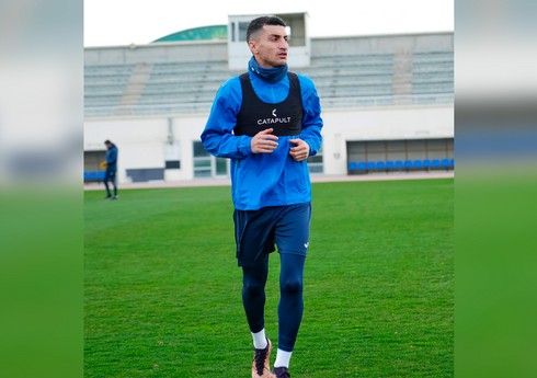 “Zirə” yeni futbolçu ilə anlaşıb “Zirə” yeni futbolçu ilə anlaşıb