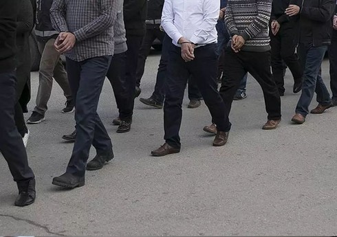 İzmirdə FETÖ-yə qarşı əməliyyat keçirilib, 9 şübhəli saxlanılıb İzmirdə FETÖ-yə qarşı əməliyyat keçirilib, 9 şübhəli saxlanılıb
